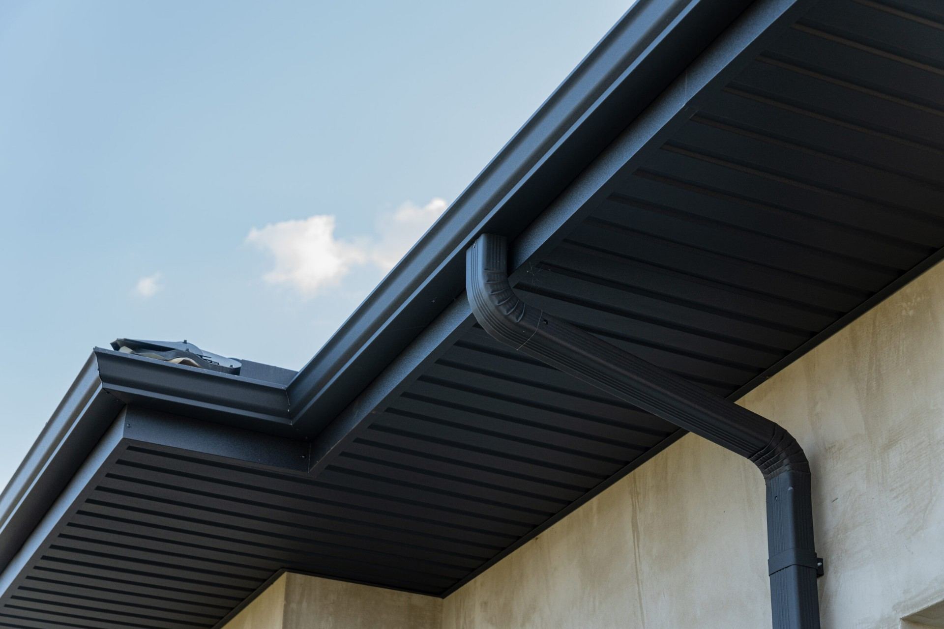 Seamless 5-inch K-style eavestrough installed in Yorkton